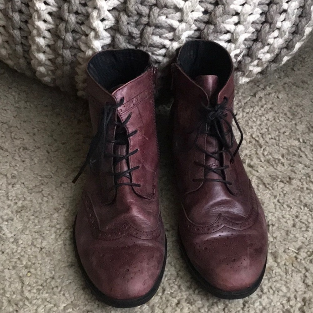 Vagabond burgundy wingtip boots